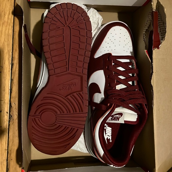 Brand new!! Nike low retro Red/white. Box slightly bent. Stylish sporty.